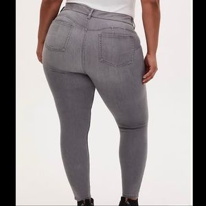 NWOT Torrid Bombshell Skinny Jean Super Soft Gray Wash